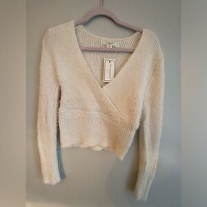 No Comment Brand Cream colored cropped vneck sweater Size XL Juniors  NWT